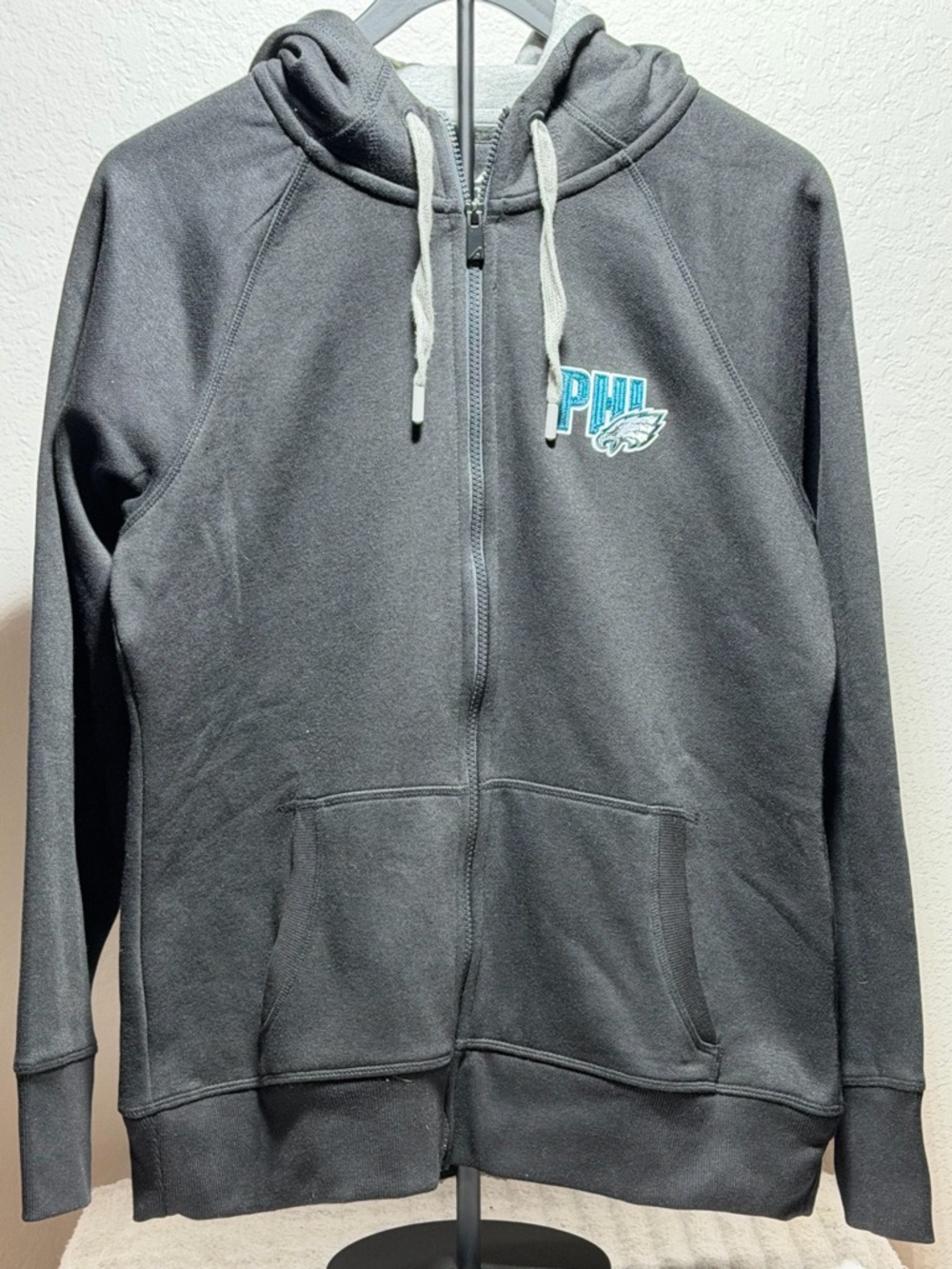 Philadelphia Eagles Antigua Women's Victory
Full-Zip Hoodie